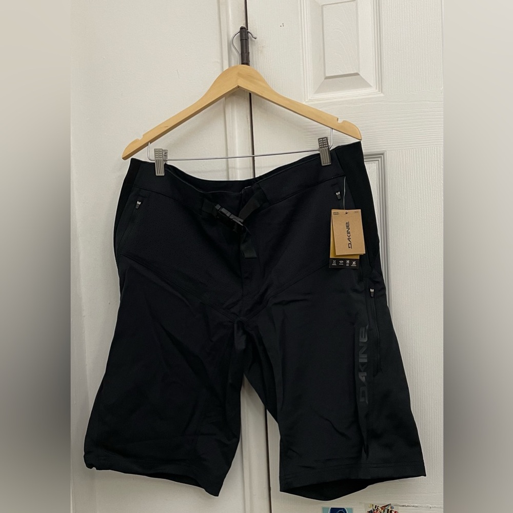 Dakine Thrillium mountain bike shorts men's size XL black